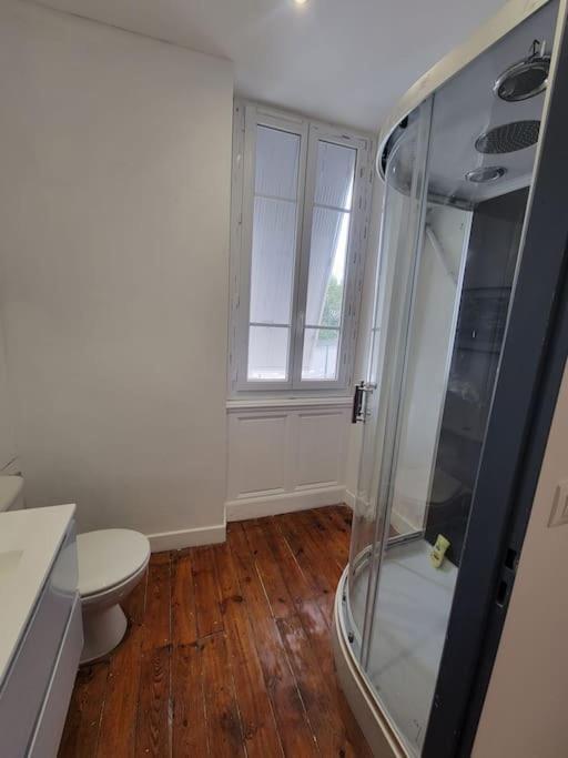 Appartement De Charme Avec Tomettes Et Parquet Graulhet Bagian luar foto